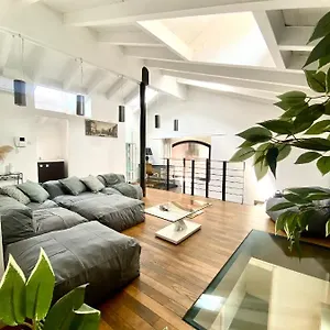 luxory-industrial-apt-vicino-al-centro-con-garage.it-lombardy.com/
